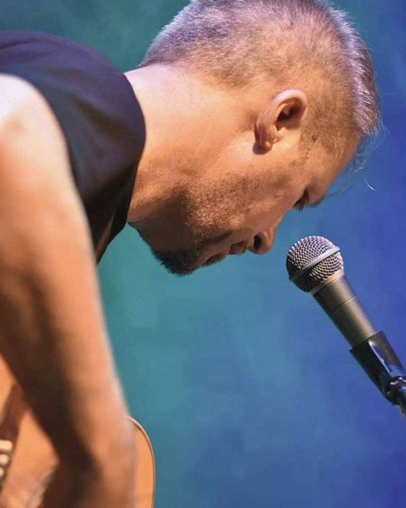 Brett Franke playing guitar live at The Courthouse Hotel Smythesdale.