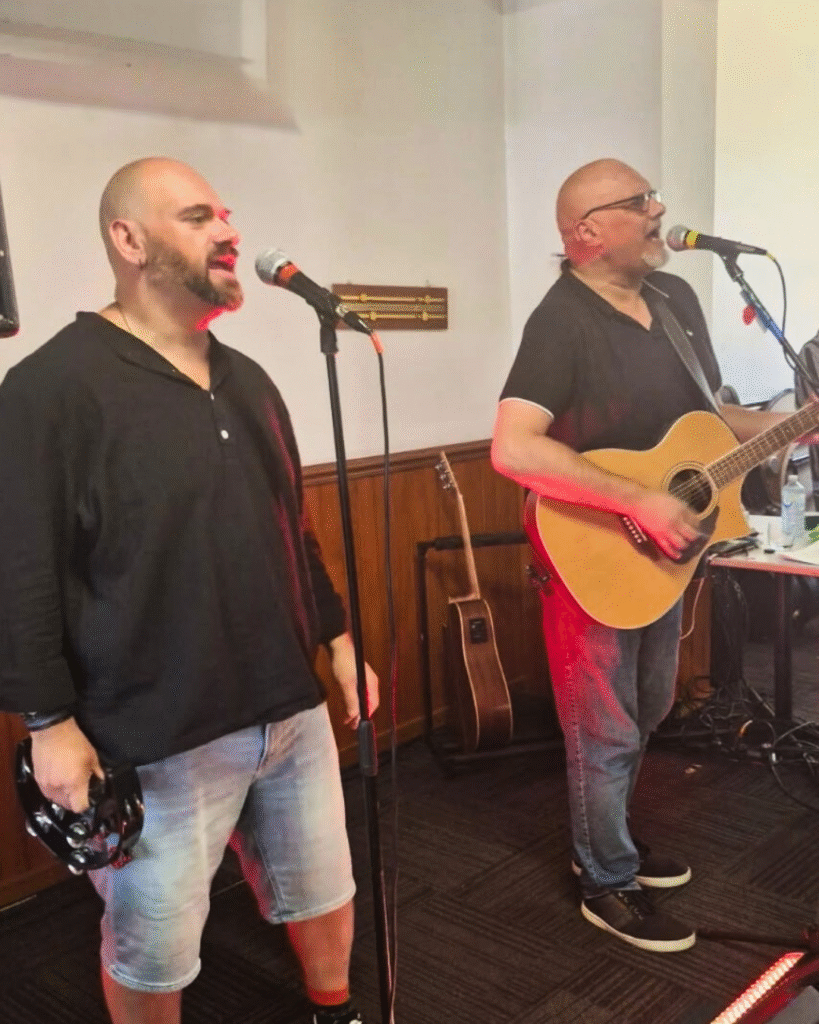 Hi-Strung performing live music at The Courthouse Hotel Smythesdale on stage at night